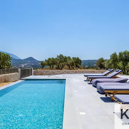 βιλα ελευθερία με ιδιωτικη πισινα 5 λεπτα απο το αργοστολι Apartment *